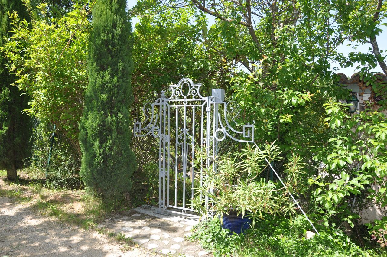 Вилла Le Jas Du Colombier Мустье-Сент-Мари Экстерьер фото